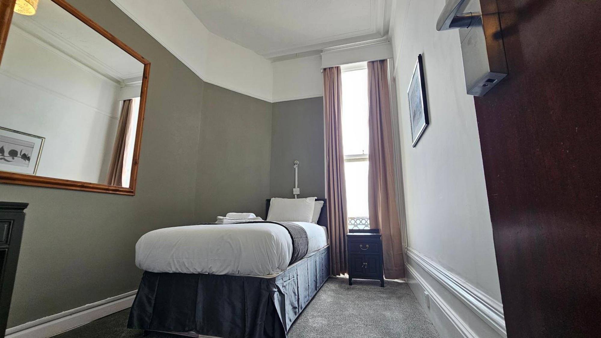 The Strand Hotel Истбурн Экстерьер фото